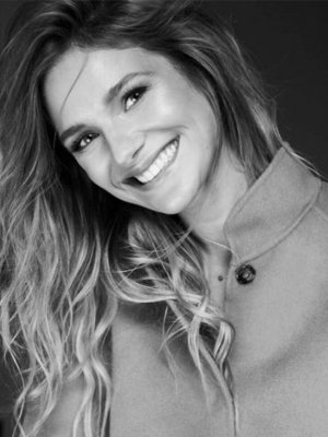 Mayte Rodríguez levanta el ánimo a Alexis Sánchez luego de la derrota con Brasil