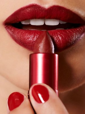 Este truco hará que tu labial dure intacto todo el día