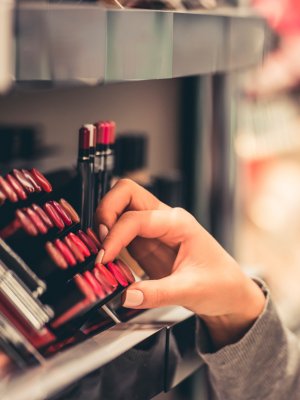 ¿Eres adicta al maquillaje? Averígualo aquí...