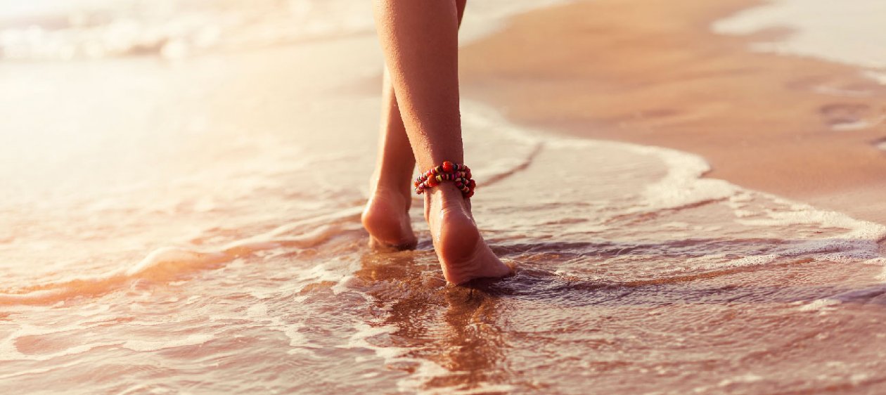 8 beneficios de andar descalza que desconocías (y debes aprovechar)