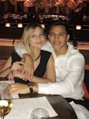 Mayte Rodríguez y Alexis Sánchez se muestran más enamorados que nunca