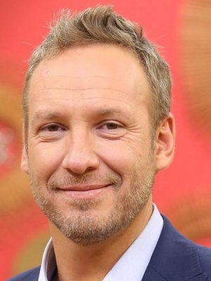 Martín Cárcamo es víctima de bromas por su look en 'Bienvenidos'