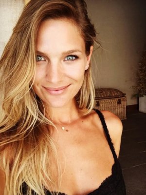 Un día como hoy: Alexis Sánchez reconoció su romance Mayte Rodríguez