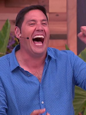Pancho Saavedra es parte del premio en un sorteo de Lotería