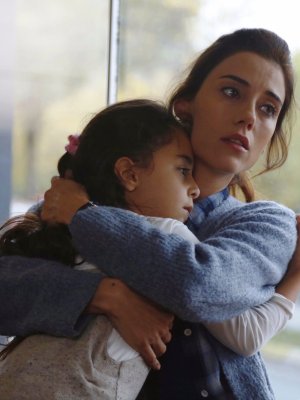 La gran traición que sufrió Cansu Dere, la actriz de 'Madre'