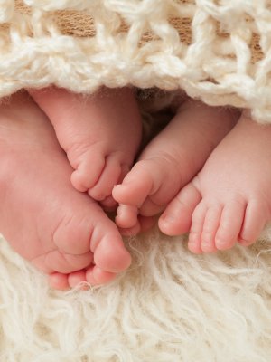 ¡Es posible! Mujer dio a luz a mellizos de dos padres distintos