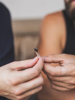 Highsexuales, hombres temporalmente gays luego de fumar marihuana