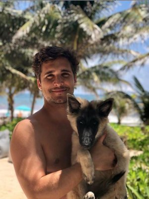 La cachorra de Diego Boneta tiene profesora personal