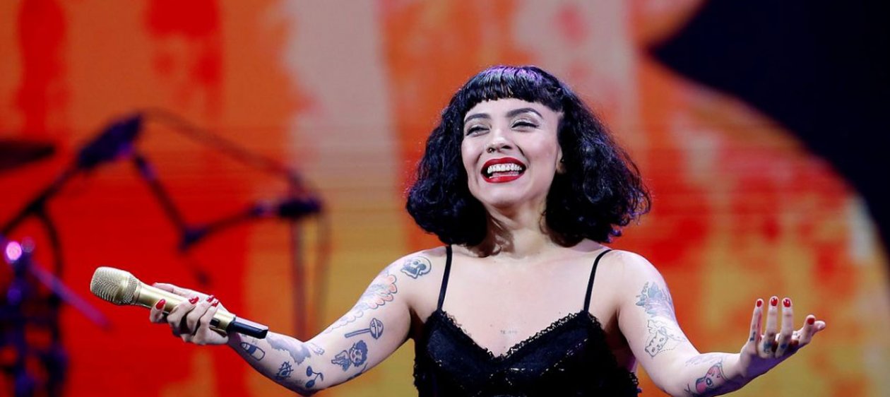 ¡OMG! La doble de Mon Laferte que se robó miradas en el público de Viña 2020
