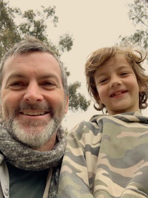 Cristián Sánchez y sus hijos parodian a Arturo Vidal desde la cuarentena