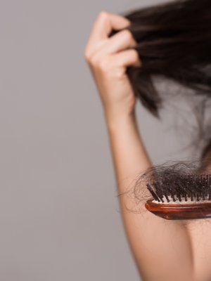 ¿El estrés de la cuarentena le está pasando la cuenta a tu pelo?