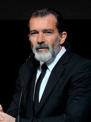 La solitaria y solidaria cuarentena de Antonio Banderas en España