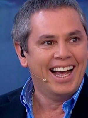 Con mascarilla y todo: José Miguel Viñuela celebró logro de su hijo