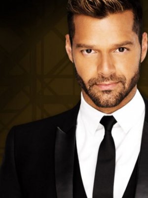 Ricky Martin compartió un romántico beso con su pareja