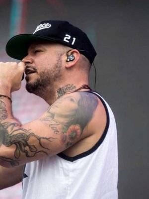 Los 113 besos del último videoclip de Residente