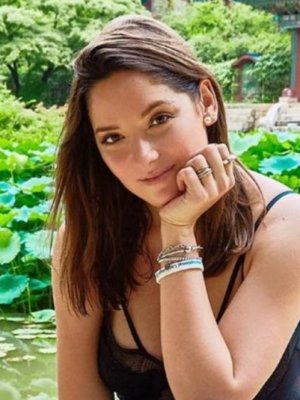 Mujer agradeció la ayuda de Kel Calderón y ella no pudo evitar las lágrimas