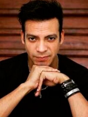 Juan David Rodríguez hace mini conciertos con público en balcones