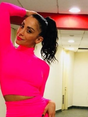 Así se ejercita Yamna Lobos a punto de dar a luz a su primera hija