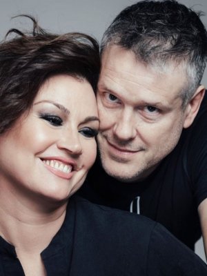 Javiera Contador compartió romántica postal junto a su esposo en medio de la cuarentena