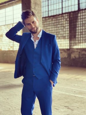 Jean Philippe Cretton sorprende semidesnudo tomando café