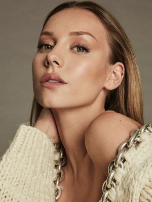 Ester Expósito sorprendió con radical cambio de look