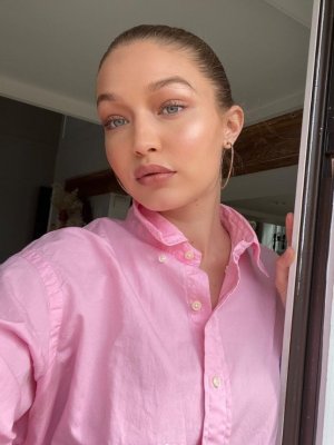 Gigi Hadid publicó su primera foto junto a su niñita