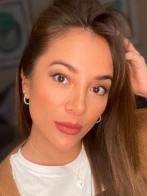 Nati Mandiola confirma relación con karateka con amoroso beso