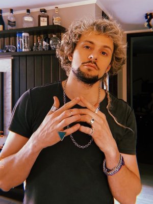 Joaquín Méndez declaró su amor por despampanante rubia