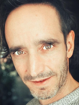 Nicolás Saavedra sorprendió con inéditas fotos de las grabaciones de teleserie 