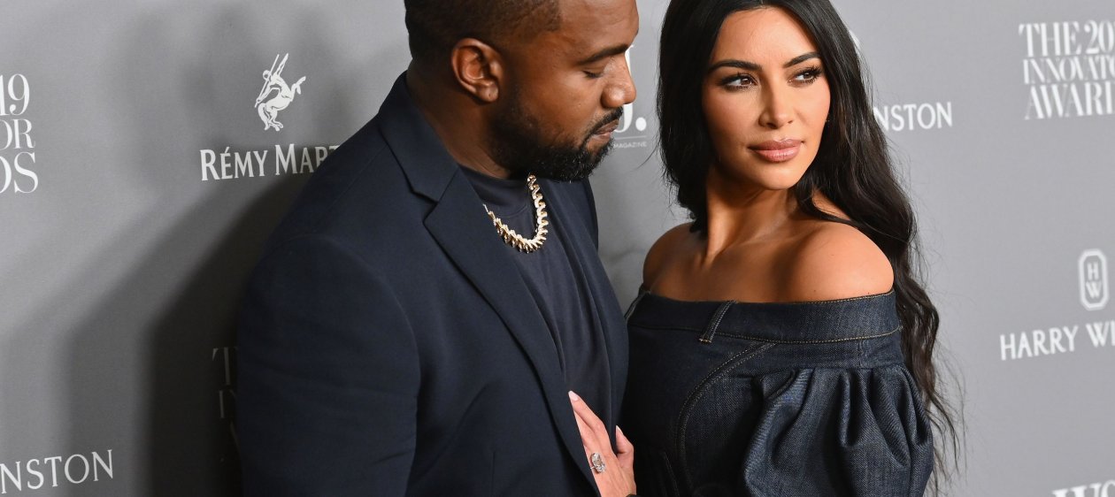 ¡Nueva foto! Kanye West ya no usa su clásico anillo de matrimonio
