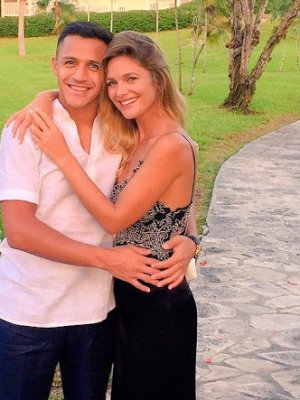 Aseguran que pololo de Mayte Rodríguez pilló conversaciones de la actriz con Alexis Sánchez