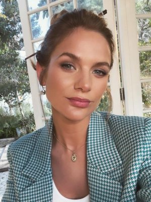 Fans de Mayte Rodríguez aseguran que la actriz podría estar embarazada