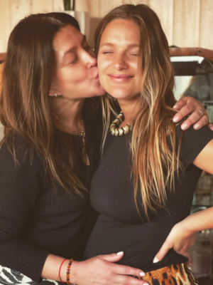 Mayte Rodríguez muestra el especial regalo que recibió de su madre, Carolina Arregui