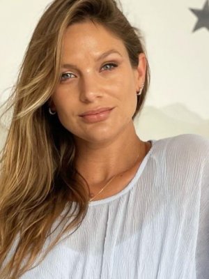 Mayte Rodríguez luce vientre pintado a días de convertirse en madre