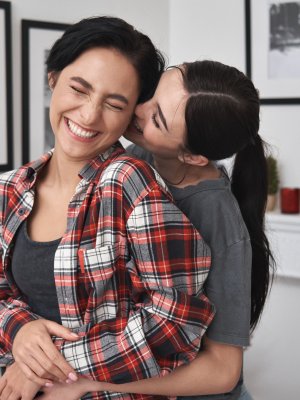 Sexo lésbico: Experta entrega consejos para tu primera vez con una mujer