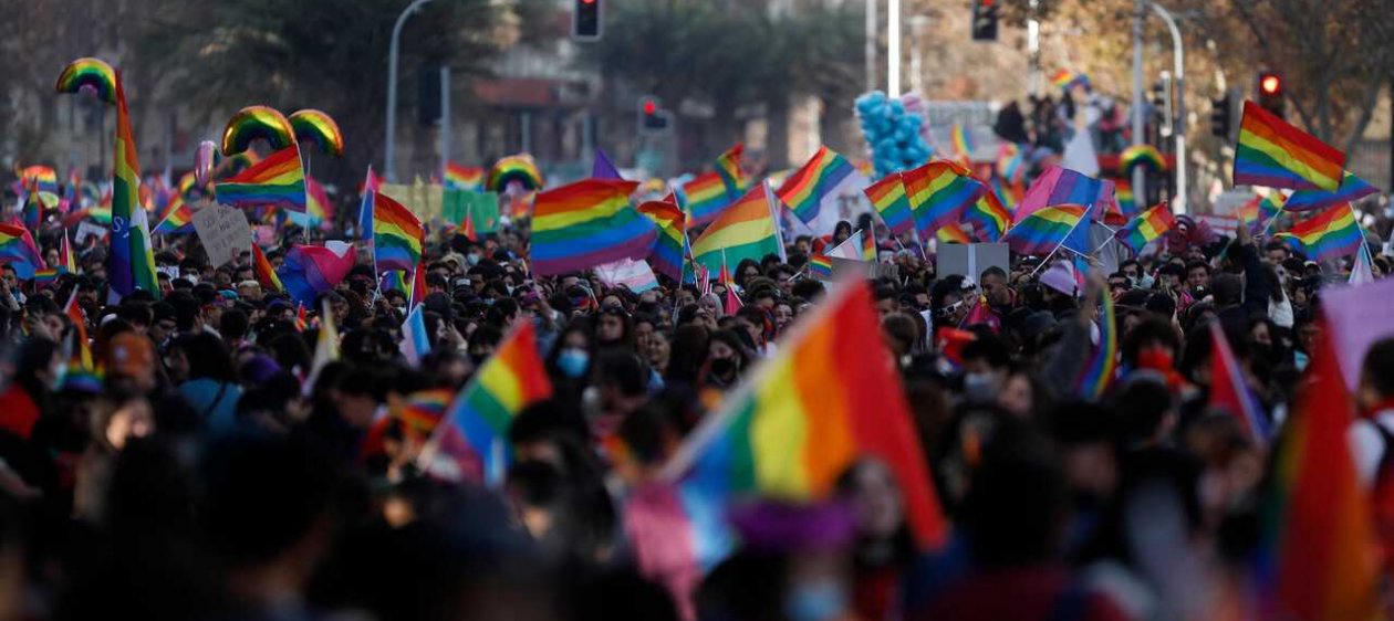 Famosos chilenos se hacen presente en redes sociales por Marcha del Orgullo