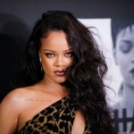 Rihanna reaparece públicamente por primera vez luego de convertirse en madre
