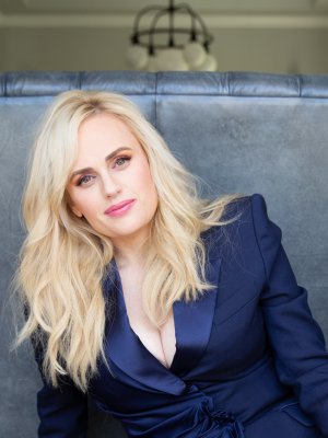 Rebel Wilson confirma con tiernas imágenes que se convirtió en madre: 