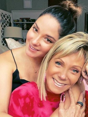 Raquel Argandoña incluyó a Kel Calderón en la decoración navideña