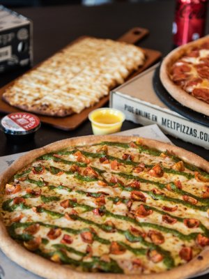Día de la pizza: Importante cadena de pizzas regala 1 millón de pesos en pizzas y otra contará por primera vez con descuentos
