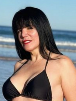 Anita Alvarado se llenó de elogios tras publicar fotos en traje de baño