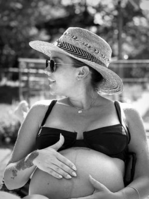 Constanza Mengotti presentó a su recién nacida en redes sociales