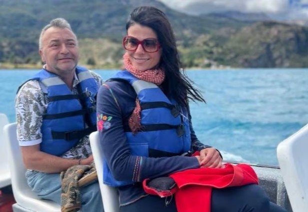 Tonka Tomicic y Ricardo Cantín navegando en un lago