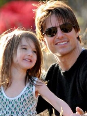 Hija de Tom Cruise deja de usar el apellido de su papá