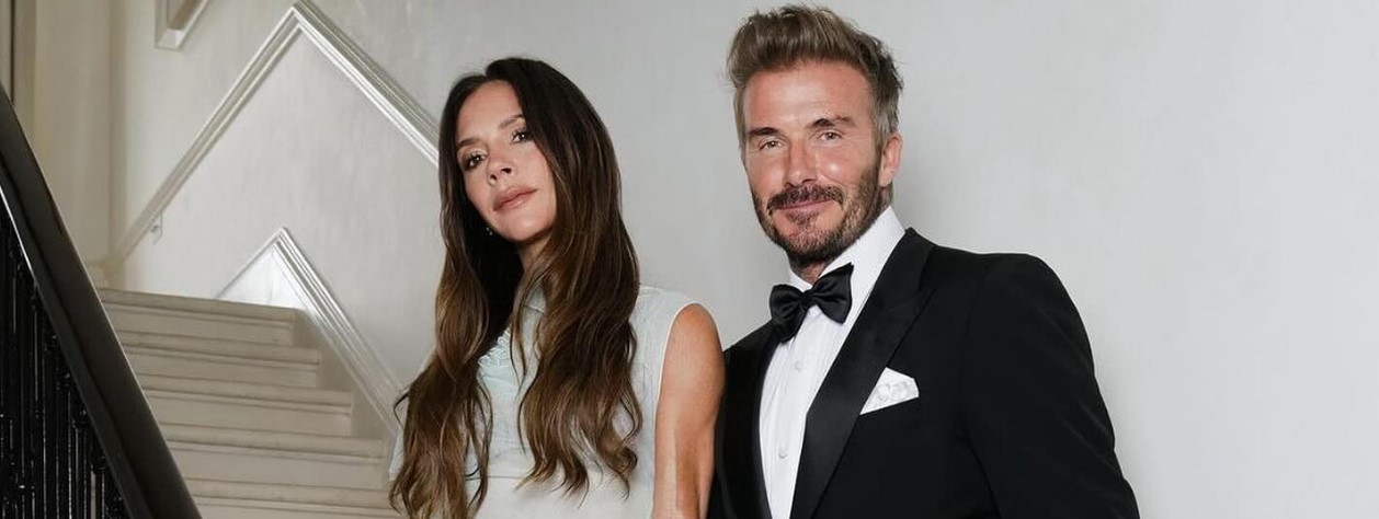 Los Beckham celebran 25 años de matrimonio con el mismo look de su boda