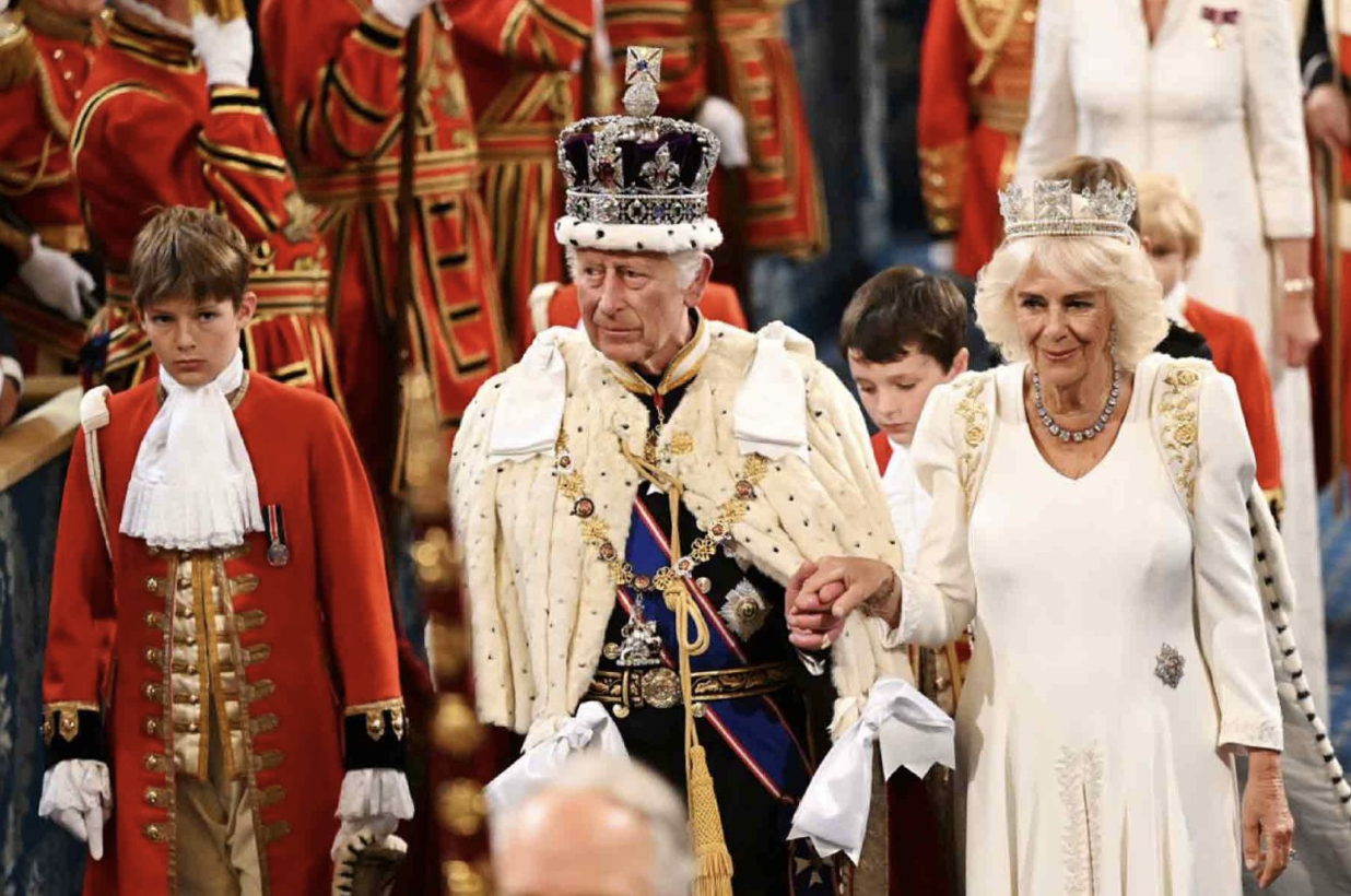 Foto de Gtres. En la imagen se ve al rey Carlos III junto a la reina Camila