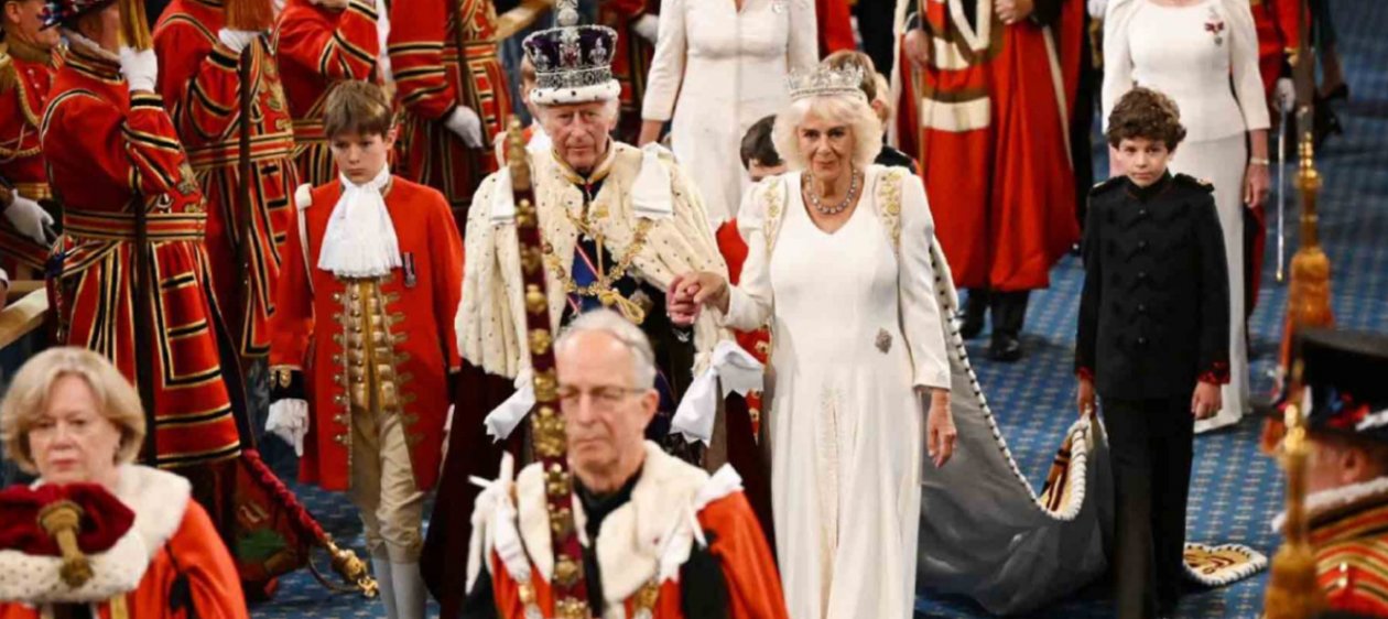 Reina Camila celebra su cumpleaños número 77 en la inauguración del Parlamento británico