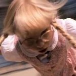 Así se filmó la icónica escena de las trenzas en la película “Matilda”