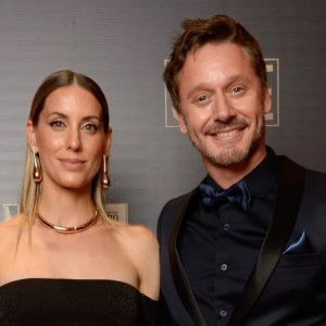 La romántica noche de Benja Vicuña y su novia en los premios Martín Fierro de Cine