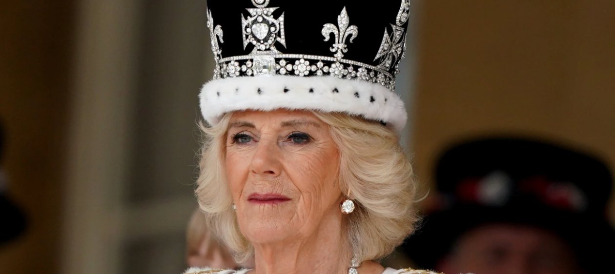 El motivo por el que la reina Camilla no forma parte del grupo familiar de WhatsApp